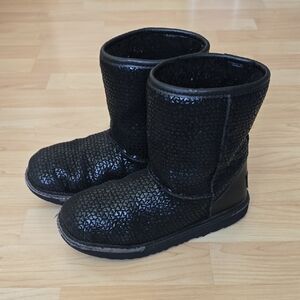 UGG Classic II Gel Hearts Black Size 3
